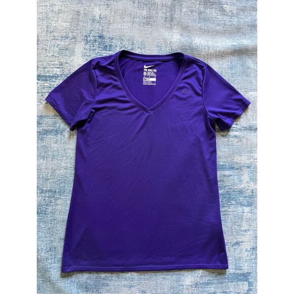 Purple The Nike Tee Dri Fit Short Sleeve V Neck Athletic Cut Women's Medium - Picture 1 of 7